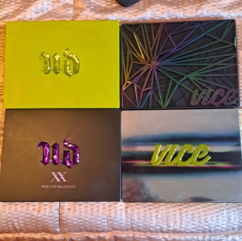 Urban decay vice pallets and 2 makeup bags